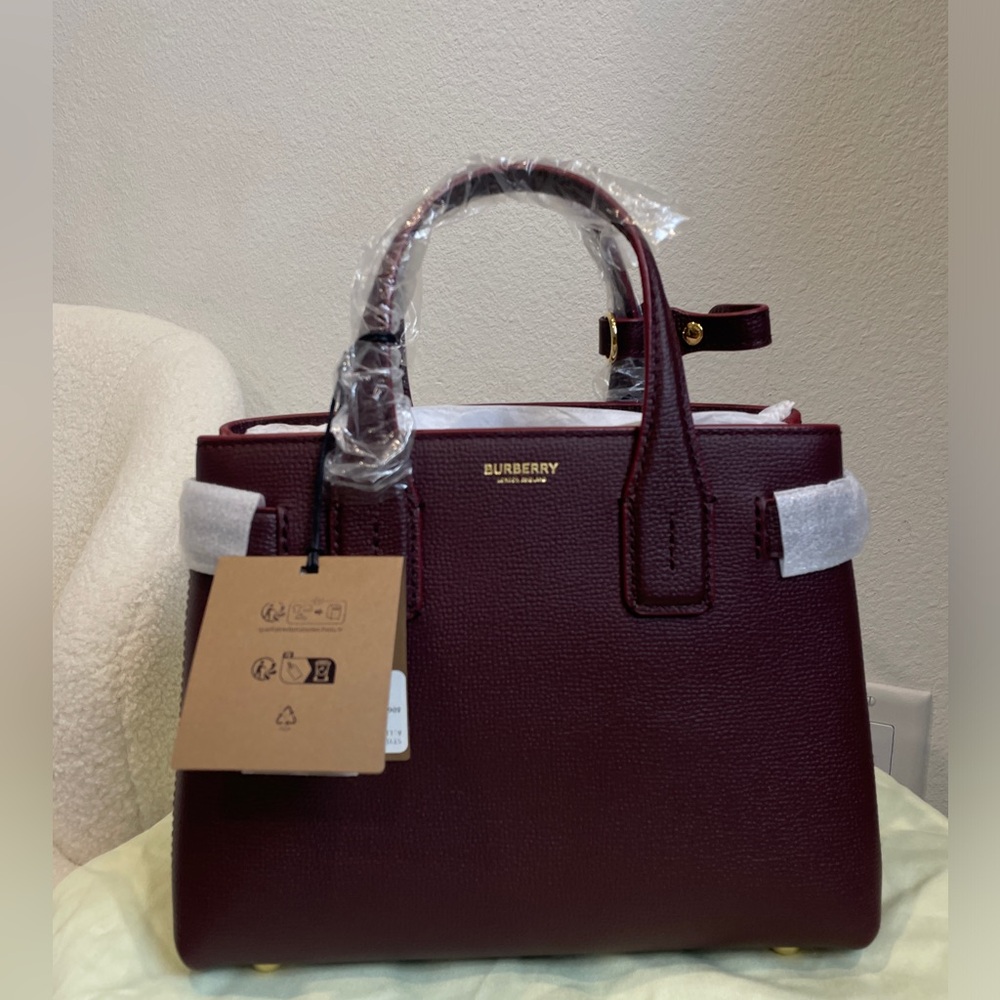 Sold-Burberry Grainy Calfskin House Check Small Banner Tote Crimson NWT - Picture 2 of 6